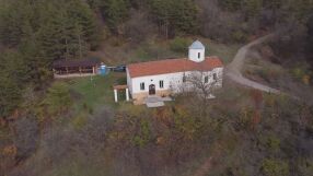 Безплатни кръщенета около Коледа: В кой манастир и откога ще се извършва ритуалът?