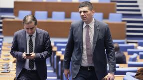 „На Борисов му треперят мартинките“, „Не искате да разсърдите Пеевски“: Скандал заради охраната от НСО