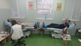 Дванадесетокласници от Велико Търново с инициатива за доброволно даряване на кръв в навечерието на Рождество