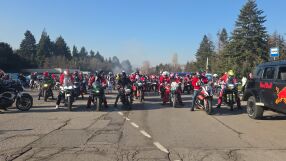 Дядо Коледа на мотор: Празнично мотошествие изпълни улиците на София