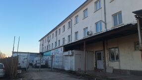 Откриха над 400 кг тютюн без бандерол в сграда, трима души са задържани (СНИМКИ)