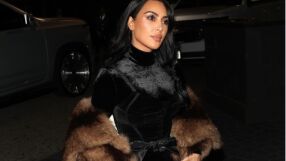  Ким Кардашиян прикова погледите с впечатляваща парти визия (СНИМКИ)