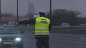 Интензивен трафик: Близо 100 хил. автомобила напускат София за Коледа