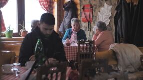 Празнуване в чужбина: Около 180 000 души ще бъдат извън България за Коледа и Нова година