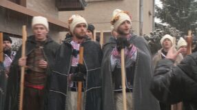 Коледарите във Елин Пелин пазят жива традицията вече 25 години