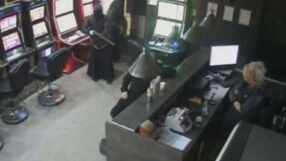 Стрелба във въздуха в игрална зала в Хаджидимово, двама души са ранени