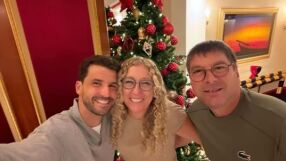 Григор с мама и тате на Коледа, но къде е Ейса? (СНИМКИ)