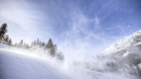 Ураганен вятър в планините - на места поривите ще са над 100 км/ч
