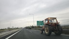 Протестиращите гръцки фермери отново блокираха гранични пунктове и магистрали