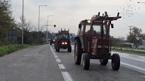 Пълно затваряне на основните пътища: Протестиращите гръцки земеделци със заплахи 