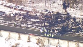 Кадри от дрон показват щетите от верижната катастрофа с над 50 превозни средства (ВИДЕО)