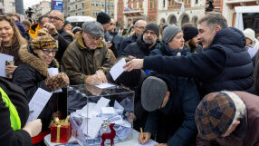 "Ако нещо не се промени, трябва да изпратя моя Драган в Германия": Хиляди в Сърбия се подписват за предсрочни избори