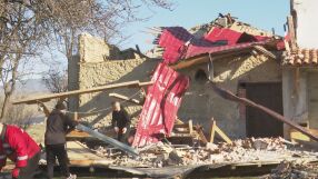 Бурният вятър отнесе покрив на храм в Благоевградско (ВИДЕО)