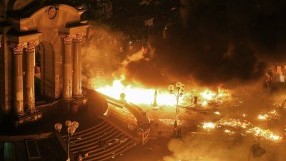 Руска атака уби жена, рани деветима и разкъса 9-етажна сграда