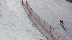 Мъж с моторна шейна блъсна дете на пистата в Банско и избяга