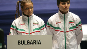 Наши боксьорки бият наред