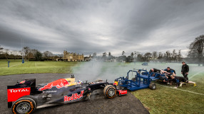 8 ръгбисти срещу 1000 конски сили (ВИДЕО)