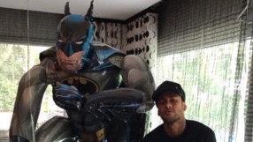 Неймар отпразнува рождения си ден като... Батман (СНИМКИ)