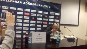 Спортен журналист изяде вестник заради грешна прогноза (ВИДЕО)