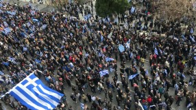 Стотици хиляди на митинг в Атина под мотото „Македония е гръцка” (СНИМКИ И ВИДЕО)