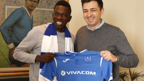 Хали Тиам подписа с 