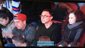 Бащата на Александър изгледа на живо дебюта му в НХЛ