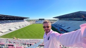 Дейвид Бекъм показа розовия стадион на 