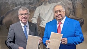 Руски милиардер предаде олимпийския манифест на МОК (ВИДЕО)