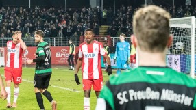 Цял стадион нападна фен, обидил футболист на расистка основа (ВИДЕО)