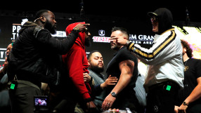 Уайлдър и Фюри няма да се срещнат на кантара преди реванша