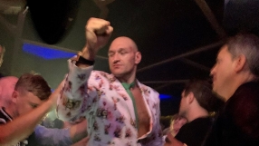 Шумното парти на шампиона Фюри (ВИДЕО)