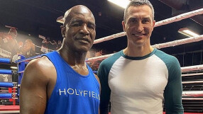 Ивендър Холифийлд тренира с Кличко за мача с Майк Тайсън 