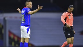 Когато съдията е... последна преграда (ВИДЕО)