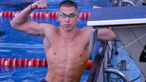 Пробвали да запушат устите на тримата заловени с допинг плувци (ВИДЕО)