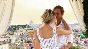 Съпругата на Тоти предизвика скандал с... целувка (ВИДЕО)