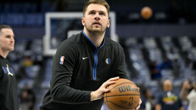 Да зарадваш отбор с билети за мач от НБА