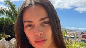 Жената на Дани Алвеш: Не ме съдете, че танцувам и се усмихвам