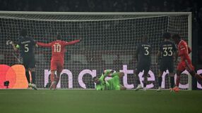 Байерн изкова успеха в Париж, тънка засада спря Мбапе (ВИДЕО)