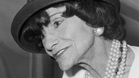 Коко Шанел - сирачето със силна воля, което освободи жените от корсетите