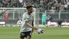 Победителите на деня: Фенове в Турция спряха мач, зарадваха хиляди деца (ВИДЕО)