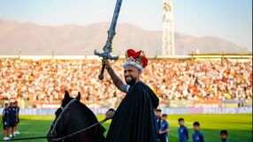 Крал Артуро: С кон и хеликоптер пред 35 000 (ВИДЕО)