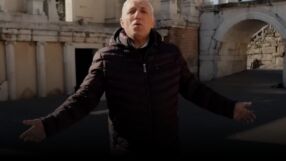 Стоичков дебютира като певец (ВИДЕО)