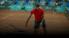 Как да чупите тенис ракети по средата на мач?