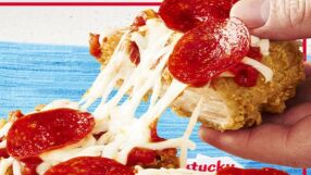 Известна верига за пържено пиле пуска пица 