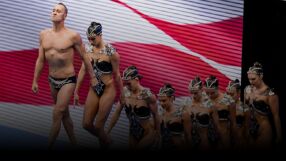 Мъж в женски олимпийски води