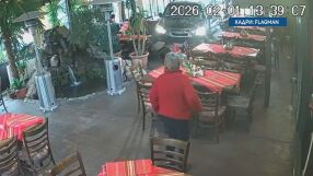 Пикап влетя в ресторант: Какво е състоянието на ранената жена?