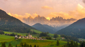 Унищожават всичко по пътя си, за да направят снимка“:  Италианско село ограничава достъпа до известната си в Инстаргам църква