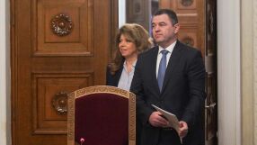 Консултациите продължават: Президентът се среща са ДПС-НН, БСП и ИТН