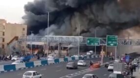 Голям пожар пламна на пазар в Техеран (ВИДЕО)