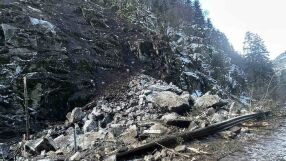 Опасно срутище по пътя Велинград-Сърница. Обмисля се въвеждането на частично бедствено положение